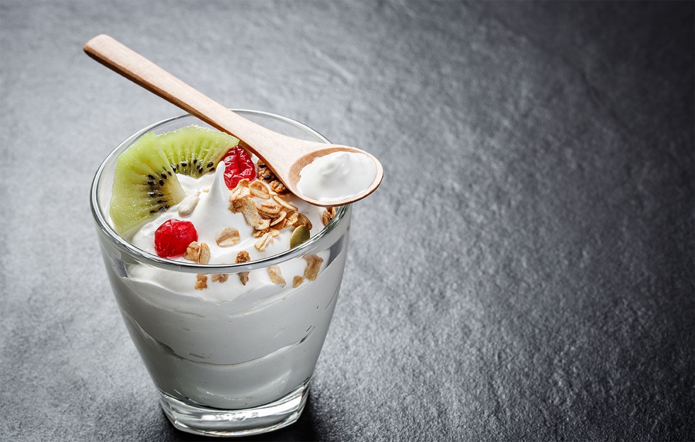 Knuspriges Müsli mit Joghurt aus aller Welt – Rezept &amp; Infos