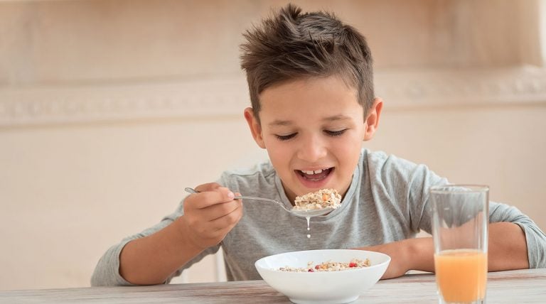 Wie man ein gesundes Frühstück für Kinder zubereitet das gleichzeitig gesund ist aber dem Nachwuchs auch schmeckt