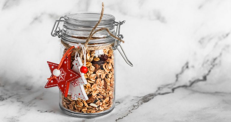 Knusper Müsli selbst machen – mit weihnachtlichen Zutaten